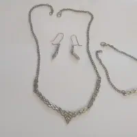 ست کامل گردبند و دستبند و گوشواره