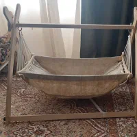 گهواره نوزاد چوبی تاب‌دار، بسیار تمیز و کم‌کارکرد