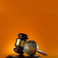 استخدام وکیل پایه یک و کارآموز خانم