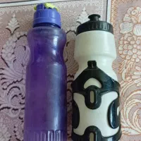 دو بطری آب