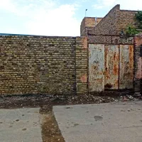 زمین-چهار-دیواری