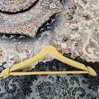 چوب لباسی کرمی و خاکستری