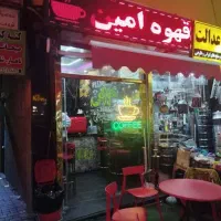 نیروی کار خانم یا آقا در قهوه فروشی