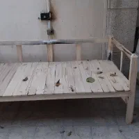 تخت چوبی