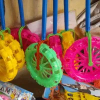اسباب بازی چرخ دستی و تفنگ