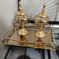 یک عدد سینی به همراه ۲تا شکلات خوری یا آجیل خوری