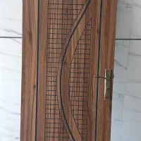 دو درب چوبی با قفل مخصوص سرویس بهداشتی