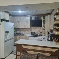طبقه پایین بر خیابان مطهر