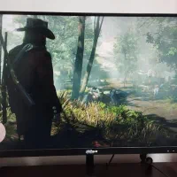 سیستم گیمینگ با مانیتور و ماوس و کیبورد