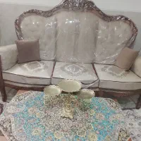 مبل سلطنتی ۹ نفره همراه کاور و میز عسلی