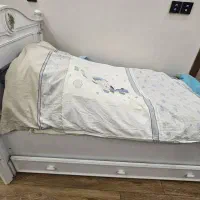 تخت خواب و کشو لباسی