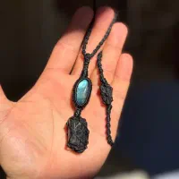 دستبند سنگی و آویز گردن