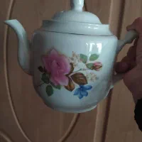 قوری چینی  سالم و تمیز قیمت ۶۰۰قوری چینی قدیمی