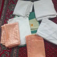 مقداری پارچه سفیدوصورتی لحافی