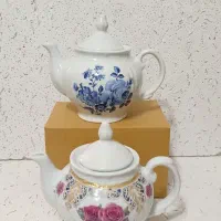قوری چینی در دو طرح