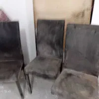 سه عدد صندلی فلزی با روکش چرم