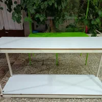 میز آهنی و شیشه ای