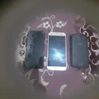 سه عددگوشی نیازبه تعمیر