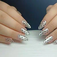 خدمات کاشت ناخن