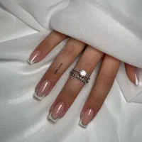 تخفیف ۵۰ درصدی ویژه خدمات کاشت ناخن و اموزش رایگان