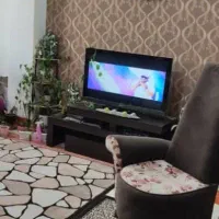 میز وسط با ۴ تا گل میز و زیر تلویزیونی