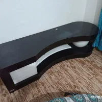 میز تلفزیون در حد نو بفروش میرسد