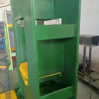دو دستگاه بدنه پرس دروازه ای و دو عدد جک نو ۲۰۰ تن