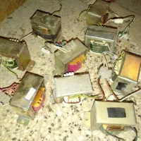 ۹ عدد ترانس ۱۲ ولت و یک ترانس بزرگ ۵۰ وات