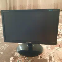 مانیتور و کیس و کیبورد واسپیکر..