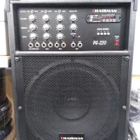 باند اسپیکر اکو همراه با میکروفون بیسیم در فروشگاه