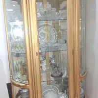 بوفه چوب گردو بسیار شیک.  پشت آینه