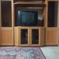 تلویزیون21 اینچ سالم با میز و بوفه بزرگmdf نو نو