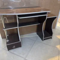 میز کامپیوتر در حد نو