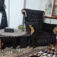 مبل ۷ نفره قهوه ای تیره و میز عسلی