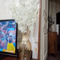 چهار شاخه گل با گلدان