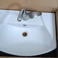 روشویی کابینتی با شیر شودر بلند