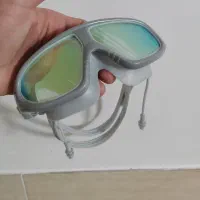 عینک شنا سالم