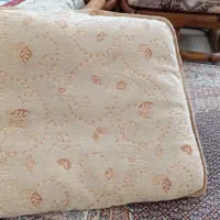 تعدادی تشکچه پرشده از الیاف دو رویه زیپ دار