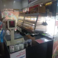 همکار در اشپز خانه فست فود