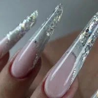 آموزش کاشت ناخن