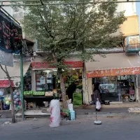 فروش ۸۱ متر خانه کلنگی /۳ دهنه مغازه/ بر  اصلی