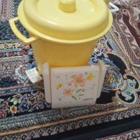 سطل زباله پدالی بالای دستمال توالت