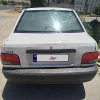 یک دستگاه سواری پراید