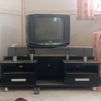 تلویزیون با میز