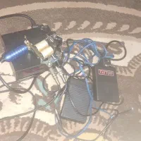 دو عدد دستگاه تتو ۱ عدد سوزنی ۱ عدد هم دستگاه گان