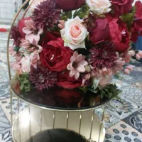 گل مصنوعی نو و استند فلزی دوطبقه