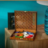 جعبه چوبی پذیرایی کادویی آجیل  شکلات هدیه حصیری D7