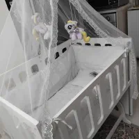گهواره کنار مادر
