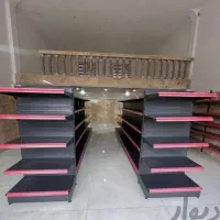 قفسه وسط فروشگاهی