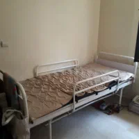تخت بیمارستان مکانیکی سه شکن